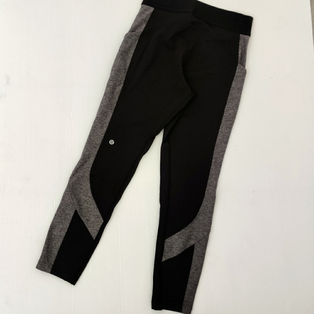 Lululemon Athletica Black & Grey ColorBlock 25" Crop Leggings